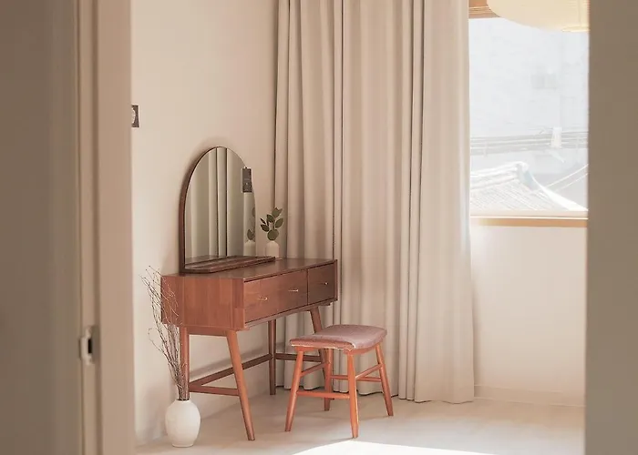 Table&rest--spacious 2f, No Hills, Local Vibe, Easy Transit Seoul