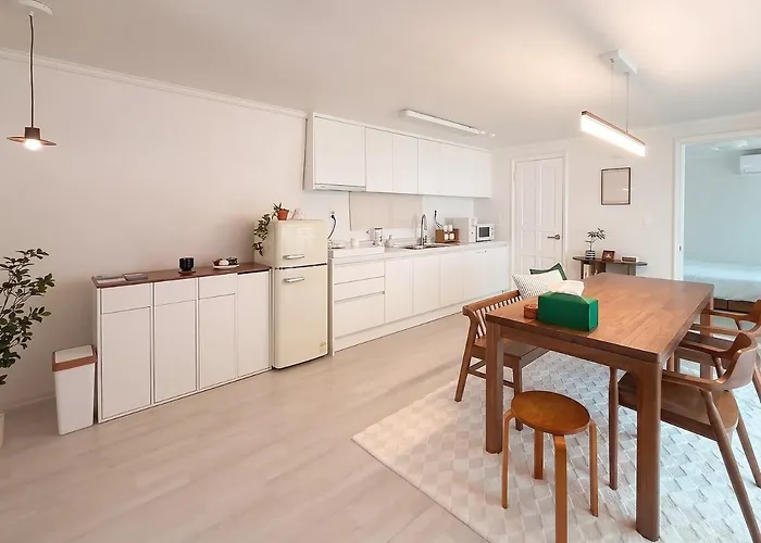Table&rest--spacious 2f, No Hills, Local Vibe, Easy Transit Apartment