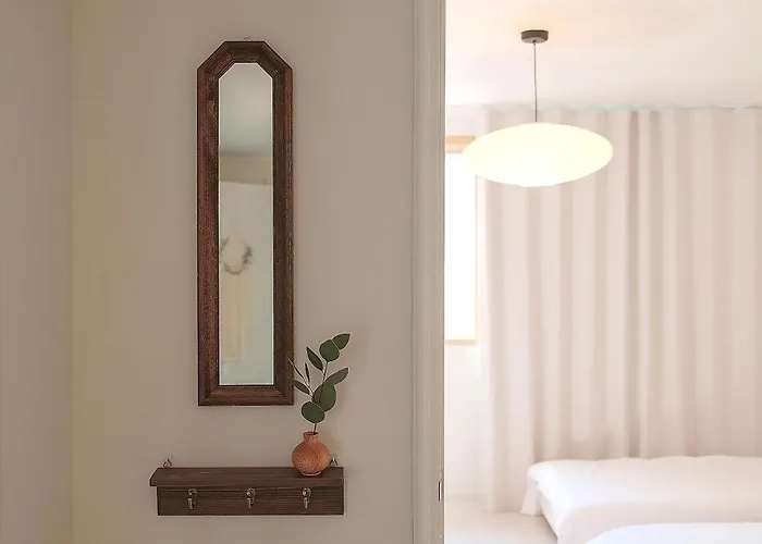 Table&rest--spacious 2f, No Hills, Local Vibe, Easy Transit Seoul