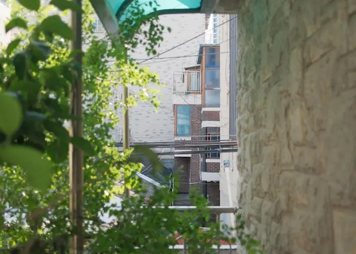 Table&rest--spacious 2f, No Hills, Local Vibe, Easy Transit * Seoul