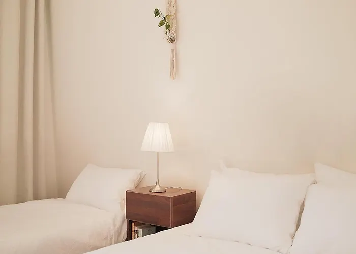 Table&rest--spacious 2f, No Hills, Local Vibe, Easy Transit Apartment
